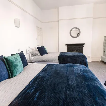 October Disc - Long - Contractors Apartman *