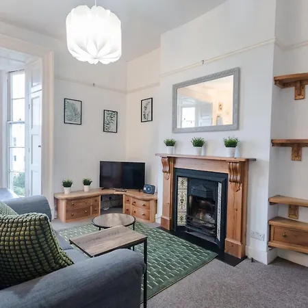October Disc - Long - Contractors Apartment Bristol