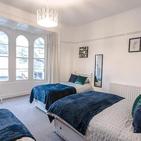 October Disc - Long - Contractors Apartment Bristol