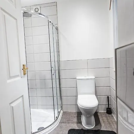 October Disc - Long - Contractors Apartment